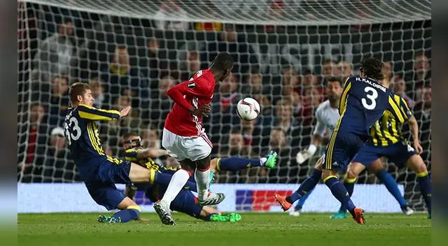 Paul Pogba clava su golazo al ángulo del arco del Fenerbahce. Paul Pogba clava su golazo al ángulo del arco del Fenerbahce.
