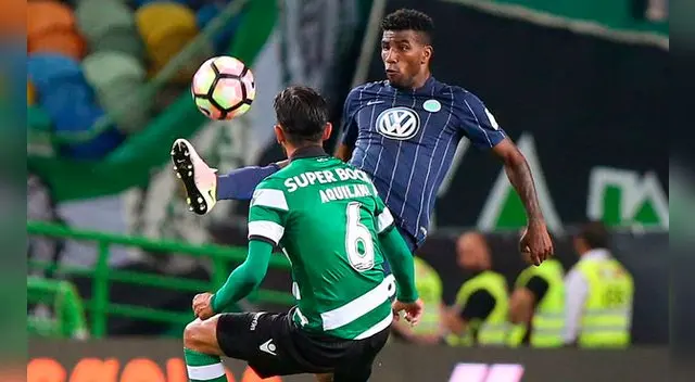 Carlos Ascues controla el balón en un amistoso ante Sporting de Lisboa.