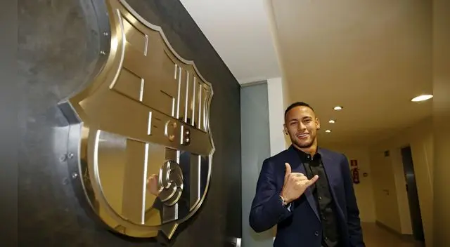 Barcelona: Neymar estampó la firma y renovó hasta el 2021 con super contrato. Barcelona: Neymar estampó la firma y renovó hasta el 2021 con super contrato.
