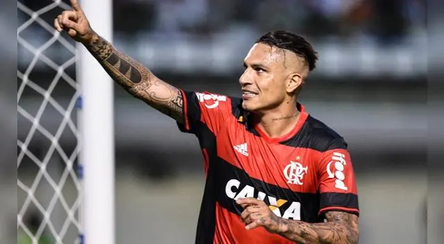 Paolo Guerrero celebra un gol con Flamengo.