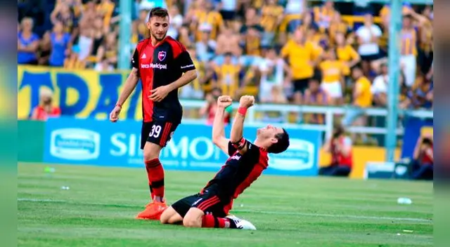 Maxi Rodríguez celebra el agónico triunfo de Newells Old Boys ante Rosario Central. Maxi Rodríguez celebra el agónico triunfo de Newells Old Boys ante Rosario Central.