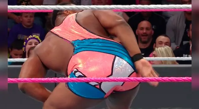 Big-E de The New Day se tiró una flatulencia en el Monday Night Raw. Big-E de The New Day se tiró una flatulencia en el Monday Night Raw.