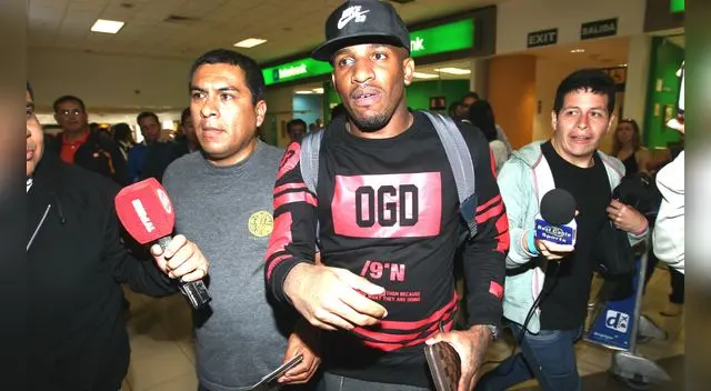 Jefferson Farfán podría fichar por el Cruz Azul de México. Jefferson Farfán podría fichar por el Cruz Azul de México.