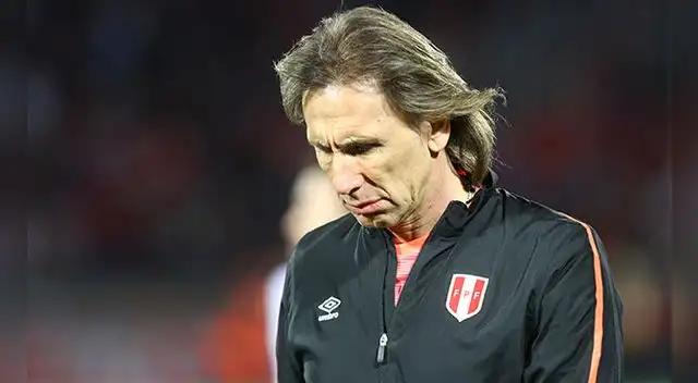 Ricardo Gareca, cabizbajo tras la derrota ante Chile en Santiago por Eliminatorias. Ricardo Gareca, cabizbajo tras la derrota ante Chile en Santiago por Eliminatorias.