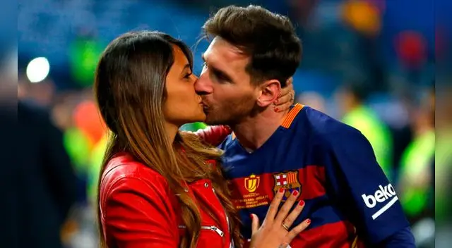 Lionel Messi sorprendió a su esposa Antonella Roccuzzo en Disneylandia. Lionel Messi sorprendió a su esposa Antonella Roccuzzo en Disneylandia.