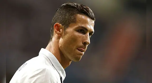 Cristiano Ronaldo se lamenta durante el Real Madrid-Legia por Champions League. Cristiano Ronaldo se lamenta durante el Real Madrid-Legia por Champions League.