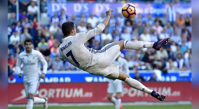 Cristiano Ronaldo marcó tres ante el Alavés, aunque no pudo convertir de chalaca. Cristiano Ronaldo marcó tres ante el Alavés, aunque no pudo convertir de chalaca.