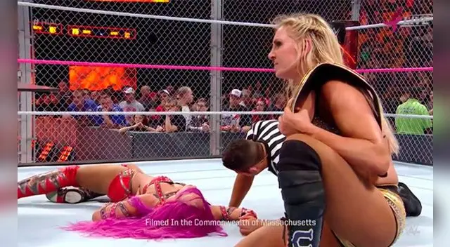 Charlotte es la nueva campeona femenina tras derrotar a Sasha Banks.