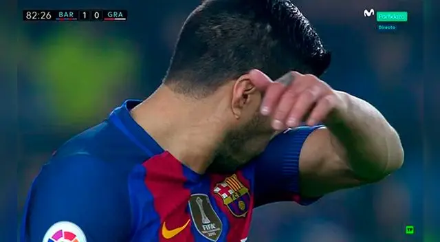 Luis Suárez se lamenta de una opción perdida en Barcelona. Luis Suárez se lamenta de una opción perdida en Barcelona.