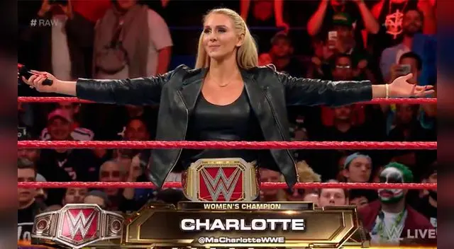 Charlotte aparece en Monday Night Raw. Charlotte aparece en Monday Night Raw.