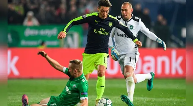 Mesut Ozil se metió un golazo espectacular en la Champions League. Mesut Ozil se metió un golazo espectacular en la Champions League.