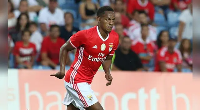 André Carrillo aún no se consolida en el Benfica. Pese a que llegó como estrella es habitual suplente. 