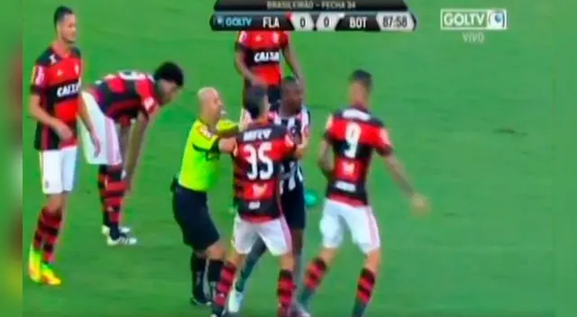 Paolo Guerrero casi se va a las manos en el Flamengo vs. Botafogo, por el Brasileirao. Paolo Guerrero casi se va a las manos en el Flamengo vs. Botafogo, por el Brasileirao.