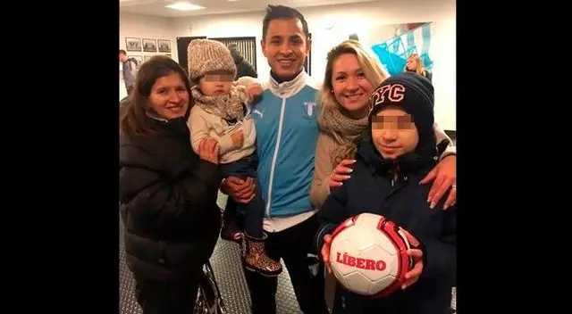 Yoshimar Yotún celebró el título del Malmo FF con bandera peruana Yoshimar Yotún celebró el título del Malmo FF con bandera peruana