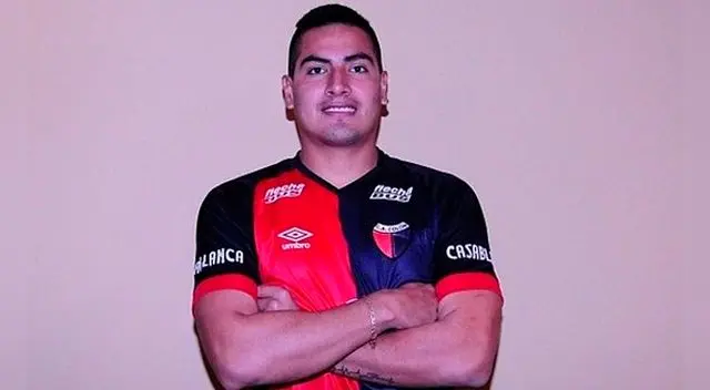 Diego Mayora en su presentación con camiseta de Colón de Santa Fe.