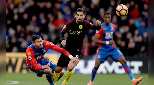Manchester City vs. Crystal Palace: Nolito intenta pasar a la defensa rival 