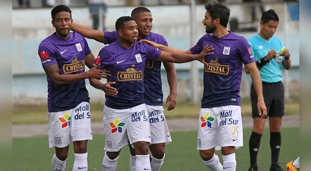 Jorge Bazán celebra su gol a UTC con Lionard Pajoy, Jorge Bazán y Lalo Uribe. Jorge Bazán celebra su gol a UTC con Lionard Pajoy, Jorge Bazán y Lalo Uribe.