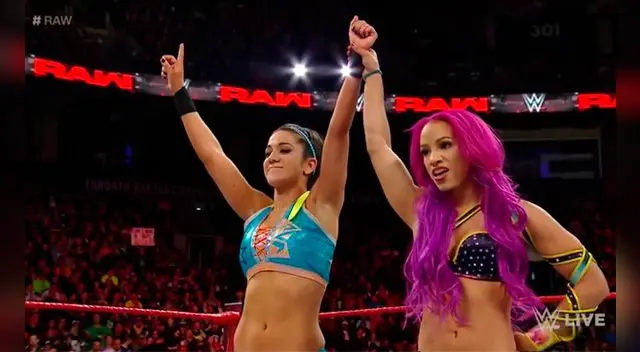 En WWE Monday Night Raw, Bayley y Sasha Banks ganaron a Charlotte y Nia Jax.