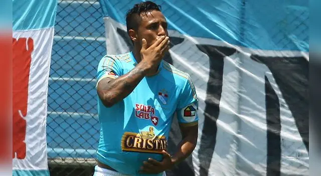 Yoshimar Yotún celebra un gol con Sporting Cristal en 2014.