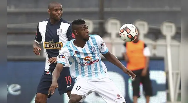 Robinson Aponzá disputa un balón con Roberto Guizasola en Matute.