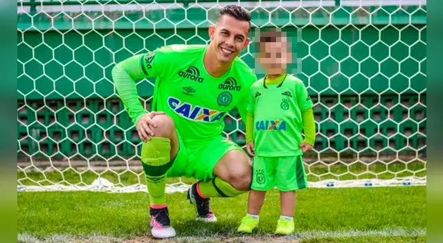 Franco Armani, portero del Atlético Nacional, envió un conmedor mensaje tras el fallecimiento de Danilo Padilha, portero del Chapecoense. Franco Armani, portero del Atlético Nacional, envió un conmedor mensaje tras el fallecimiento de Danilo Padilha, portero del Chapecoense.