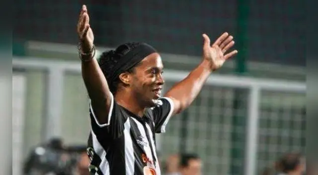 Ronaldinho se ofreció a jugar por el Chapecoense durante dos temporadas Ronaldinho se ofreció a jugar por el Chapecoense durante dos temporadas