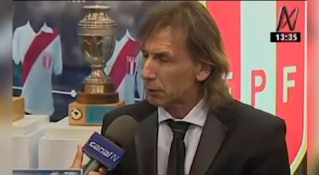 Ricardo Gareca en el stand de la FPF durante el CADE 2016. Ricardo Gareca en el stand de la FPF durante el CADE 2016.