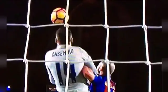 Sergi Roberto tuvo el gol del triunfo, pero Casemiro la salvó en la línea. 