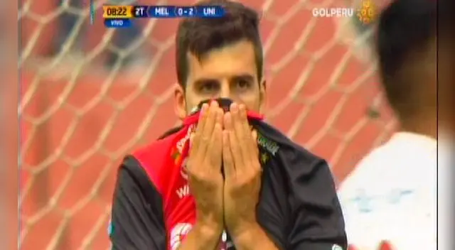 Bernardo Cuesta se lamenta el penal fallado ante Universitario.