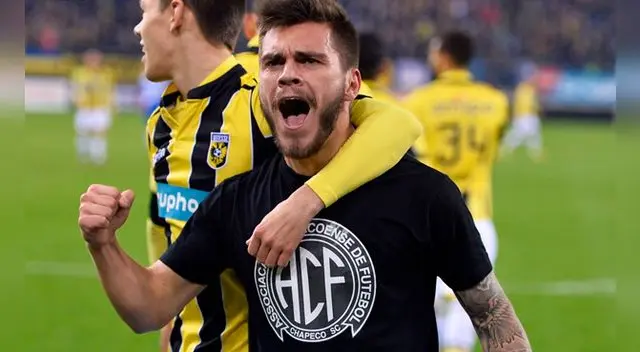 Natham dedicó su gol a las víctimas del Chapecoense y el árbitro no le puso tarjeta amarilla. Natham dedicó su gol a las víctimas del Chapecoense y el árbitro no le puso tarjeta amarilla.