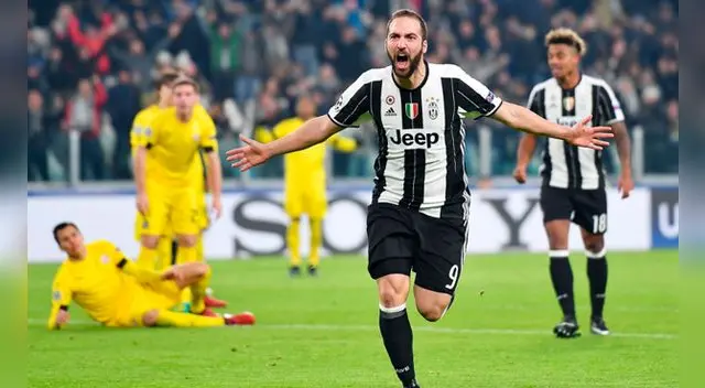 Gonzalo Higuaín celebra su gol a Dinamo Zagreb.