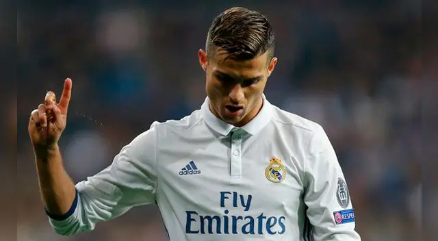 Cristiano Ronaldo, tras el partido de Champions League entre el Real Madrid y Borussia Dortmund, tuvo duras palabras sobre la denuncia de evasión de impuestos en España. Cristiano Ronaldo, tras el partido de Champions League entre el Real Madrid y Borussia Dortmund, tuvo duras palabras sobre la denuncia de evasión de impuestos en España.