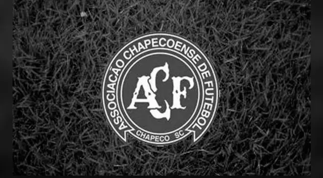 Chapecoense rinde homenaje a los caídos del accidente de Medellín con un cambio significativo en su indumentaria que paseará por todo el mundo.