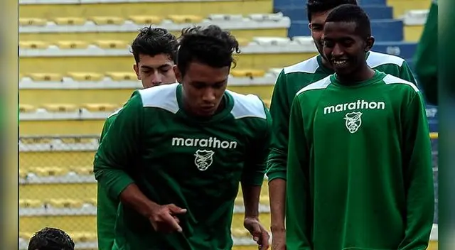 Paúl Burton durante un entrenamiento de la selección boliviana. Paúl Burton durante un entrenamiento de la selección boliviana.
