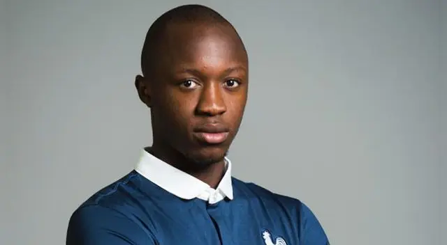 Antoine Conte juega en la Segunda División del fútbol francés. Antoine Conte juega en la Segunda División del fútbol francés.