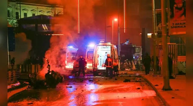 Atentado en el estadio de Besiktas deja 13 fallecidos y más de 30 policías heridos.