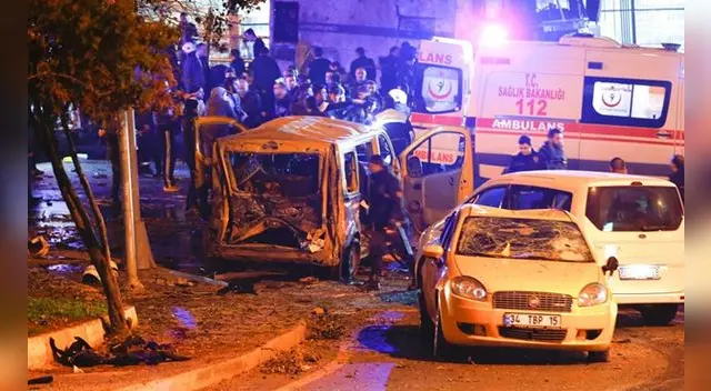 Atentado en el estadio de Besiktas deja 13 fallecidos y más de 30 policías heridos.
