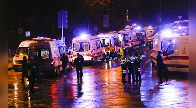 Atentado en el estadio de Besiktas deja 13 fallecidos y más de 30 policías heridos.