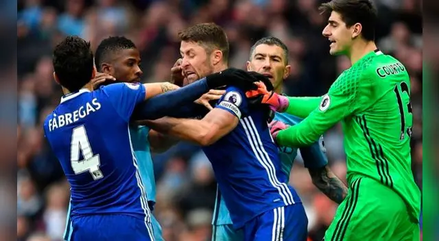 Chelsea está liderando la Premier League, sin embargo, la actitud de sus jugadores en las canchas podría jugarle una mala pasada y perder puntos. Chelsea está liderando la Premier League, sin embargo, la actitud de sus jugadores en las canchas podría jugarle una mala pasada y perder puntos.