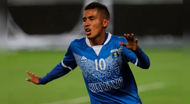 Bryan Carrillo celebra uno de sus goles al Racing Club de Huamachuco.