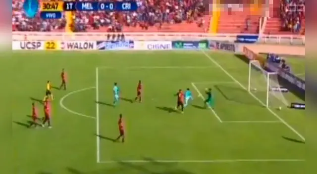 En el Melgar vs. Sporting Cristal, Diego Ifrán se falló un gol frente al arco.