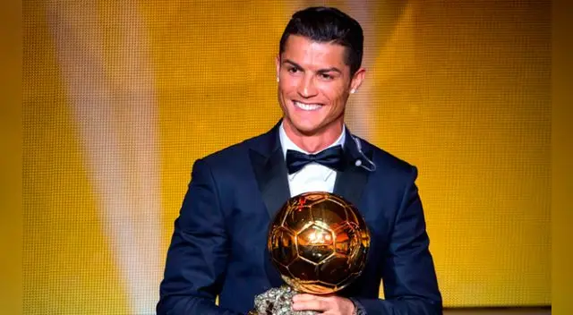 Balón de Oro 2016 tiene nuevo dueño. Cristiano Ronaldo ya fue elegido, según la portada filtrada de la revista France Football. Esta tarde se hará oficial el premio de ‘CR7’. Balón de Oro 2016 tiene nuevo dueño. Cristiano Ronaldo ya fue elegido, según la portada filtrada de la revista France Football. Esta tarde se hará oficial el premio de ‘CR7’.