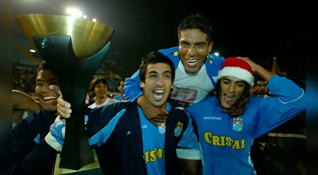 Sergio Leal, Hamilton Prado y el 'Beto' Araujo festejan el título nacional 2005. Sergio Leal, Hamilton Prado y el 'Beto' Araujo festejan el título nacional 2005.