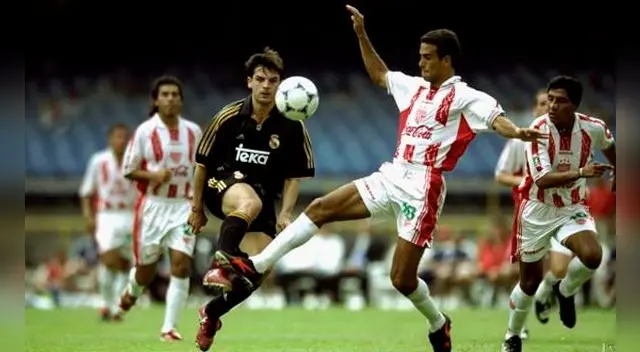 Real Madrid y Necaxa durante aquel partido por el tercer puesto del Mundial de Clubes.