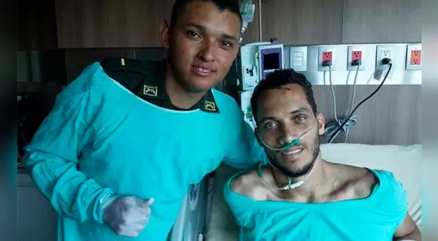 Hélio Neto con uno de los médicos que le salvó la vida. Hélio Neto con uno de los médicos que le salvó la vida.