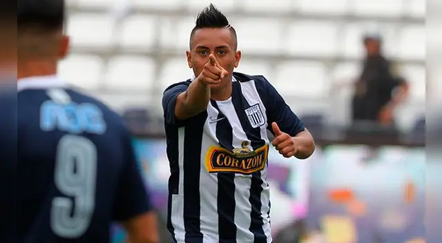 Christian Cueva celebra un gol con Alianza Lima en Matute.