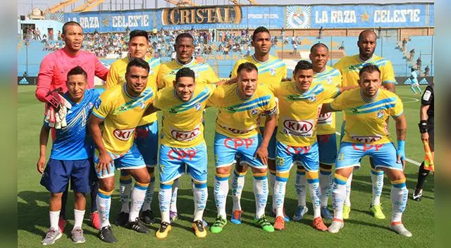 El equipo de La Bocana en un partido ante Sporting Cristal en el Alberto Gallardo.