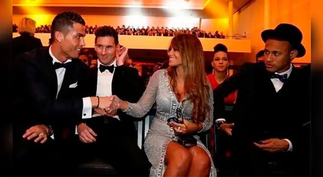 Cristiano Ronaldo saludó a Antonella en la gala del Balón de Oro del año pasado.