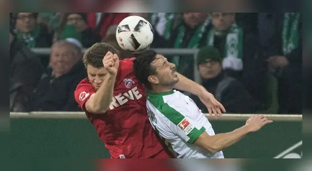A Claudio Pizarro le faltó fortuna para anotar con el Werder Bremen. 