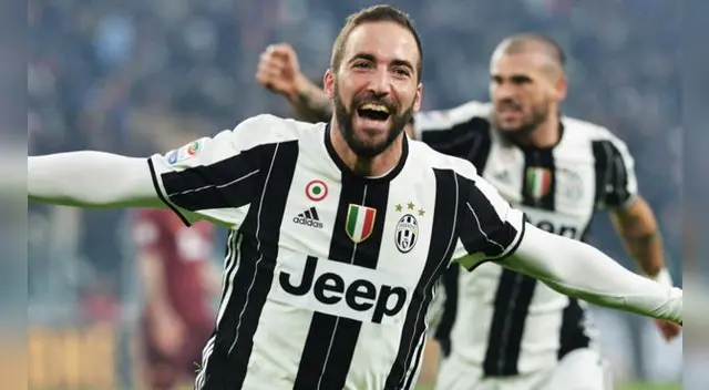 En el Juventus vs. Roma, Gonzalo Higuaín se metió un golazo imposible para Gigi Buffon. En el Juventus vs. Roma, Gonzalo Higuaín se metió un golazo imposible para Gigi Buffon.